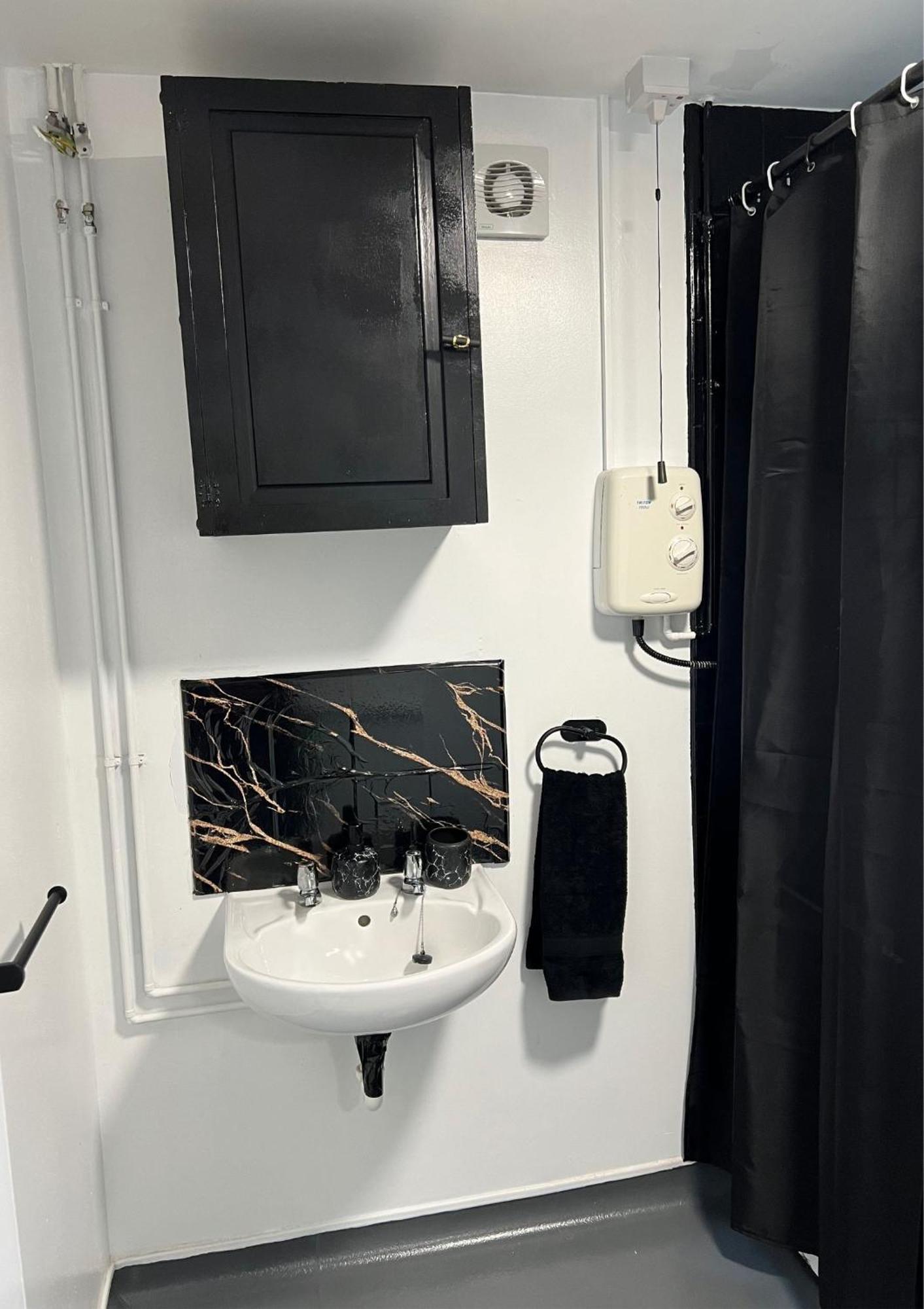Double Room In Great Barr Near M5 - M6 - Parking - Tv Bed-Garden Birmingham Eksteriør billede
